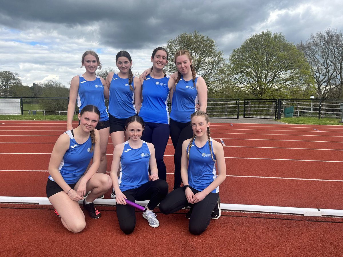 Great to see our Year 10 girls sporting our new athletics vests tonight at the District athletics event #athletes #smart 🏃🏻‍♀️