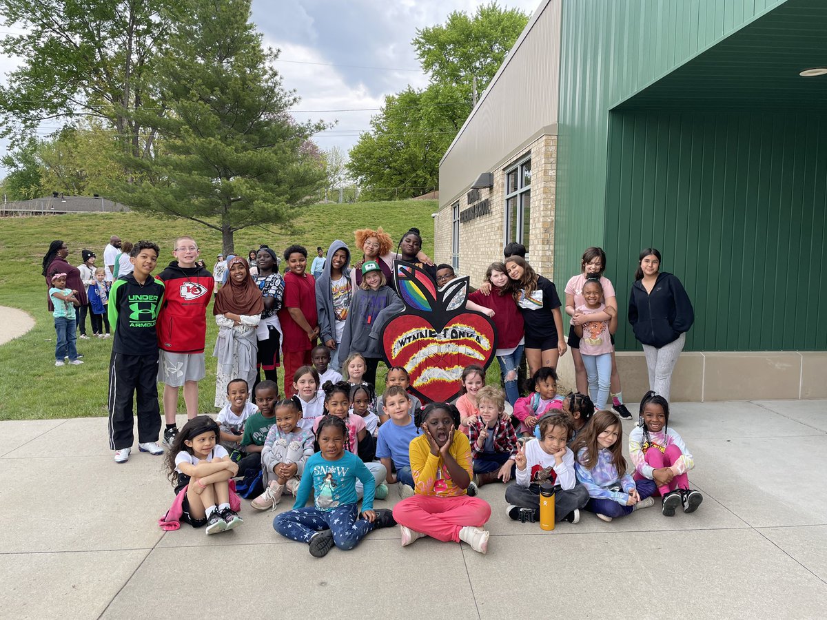 Kinderbuddies loved getting to see the @Winnetonka <a href="/ParadeofH/">ParadeofHearts</a> in front of our building at <a href="/ToppingBulldogs/">Topping Elementary</a>! We just had to take a group photo to celebrate!  <a href="/NKCSchools/">NKC Schools</a>