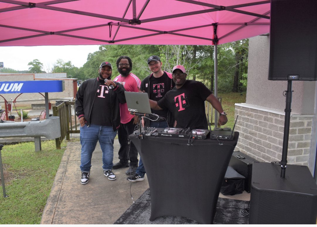 Congratulations to the Dothan crew at today’s ribbon cutting with the Chamber! We are committed to painting the town MAGENTA one business, and one household at a time! 🫶🏾♥️🔥