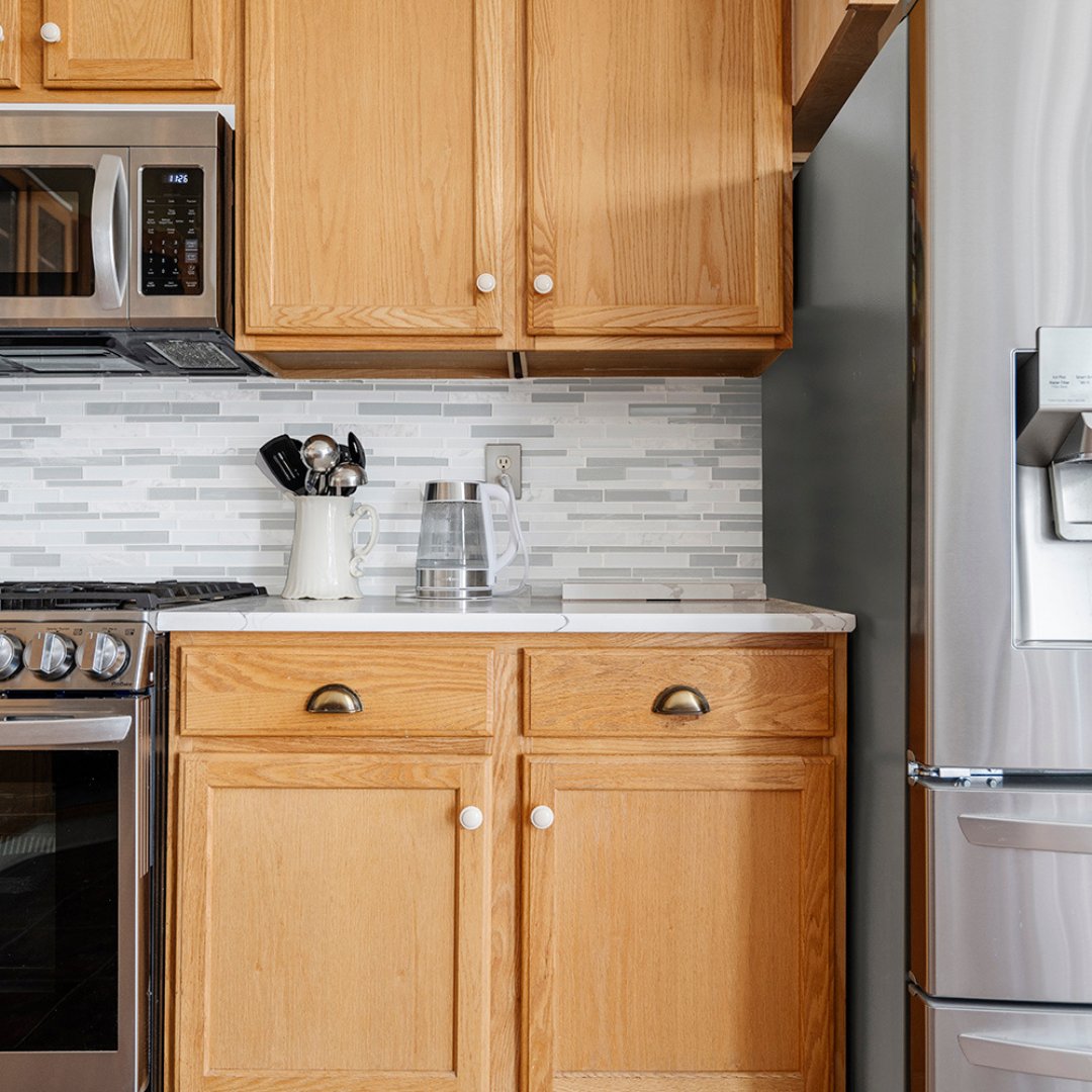 NHanceCorporate's tweet photo. Cabinets take the majority of your kitchen remodel budget…not with us! So, grab that high-tech fridge and update those countertops. #remodeling #kitchenupdate #cabinetmakeover #beforeandafter #refinishing https://t.co/5expkTQkXa