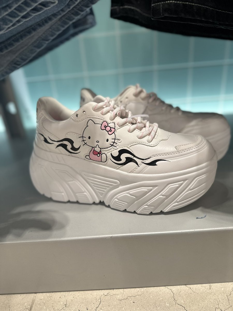 sanrio-daily-on-twitter-hello-kitty-shoes