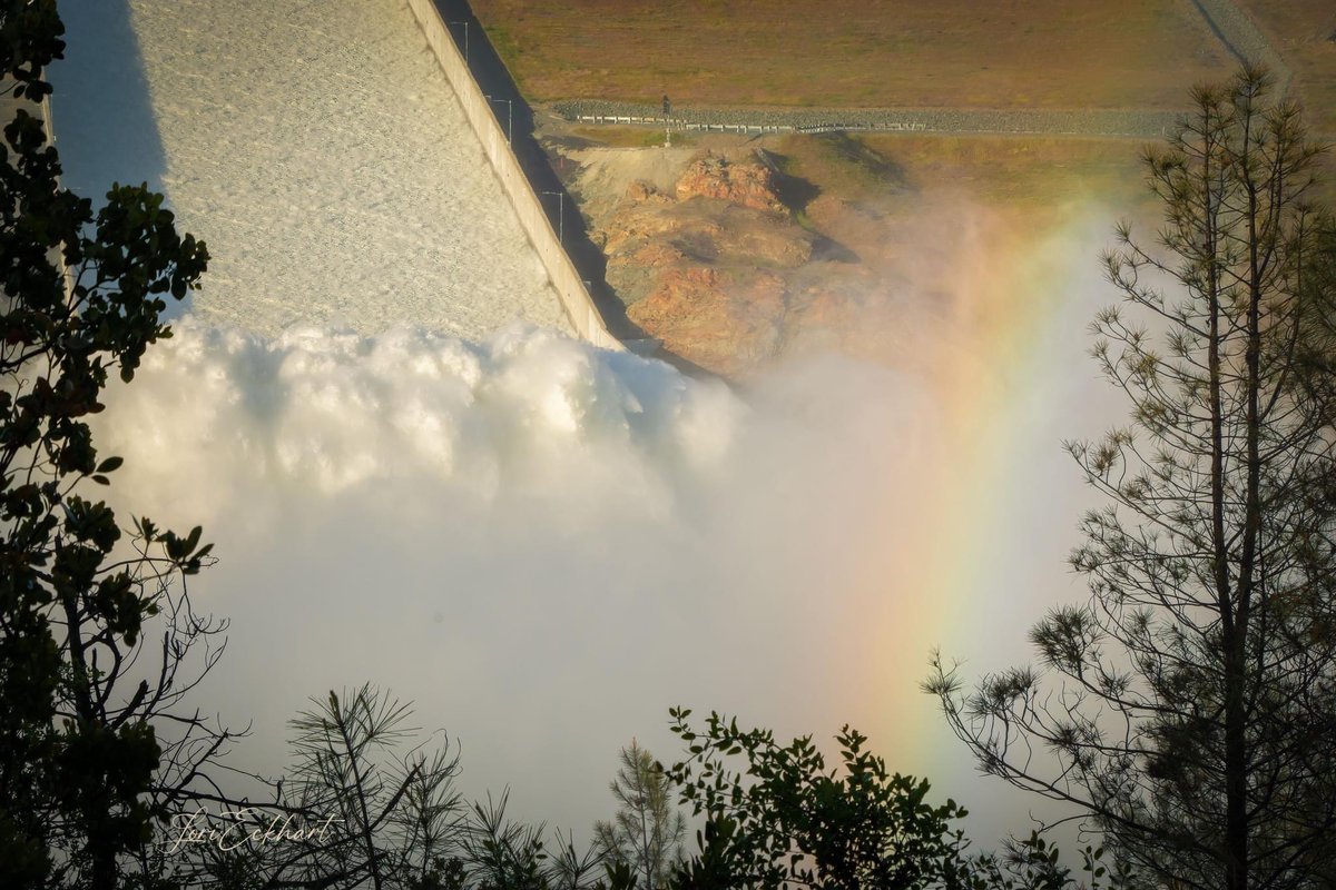 LoriEckhart1's tweet image. @kcraFinan The Oroville Lake level is at 878.72ft today, April 28. It’s only 21.28ft below the full pool of 900ft. The spillway is spectacular! #orovilledam #spillway