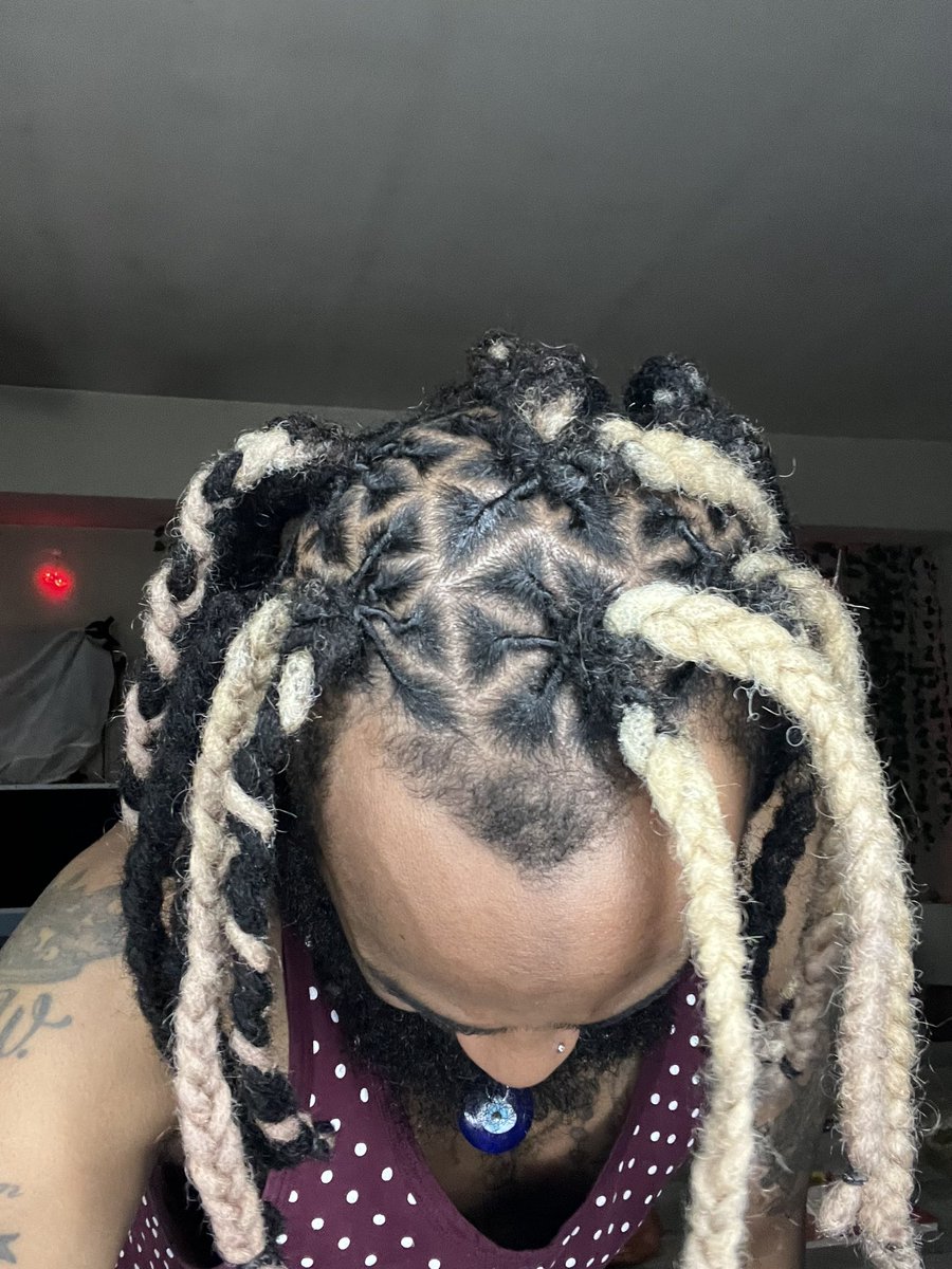 stefanartistry's tweet photo. I do love fresh parts ๐ ๐ #menwithlocs #locstyles #triangleparts https://t.co/KKs3OdTsYS