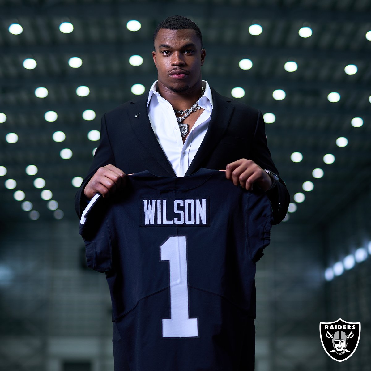 Raiders's tweet photo. Vegas' newest resident ☠️

#RaiderNation | @tyreewilson77 https://t.co/eO1VE2KkV8
