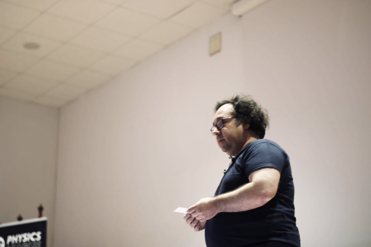 Physics_League's tweet photo. ¡¡Qué gran charla del @doctorfision, un estilo diferente, interactivo y muy entretenido!! Creemos que ha conectado tanto con los niños porque antes, ¡ha tenido la oportunidad de pasárselo como uno de ellos! ¡Qué buen rollo se trae! https://t.co/4Btln90Jq4