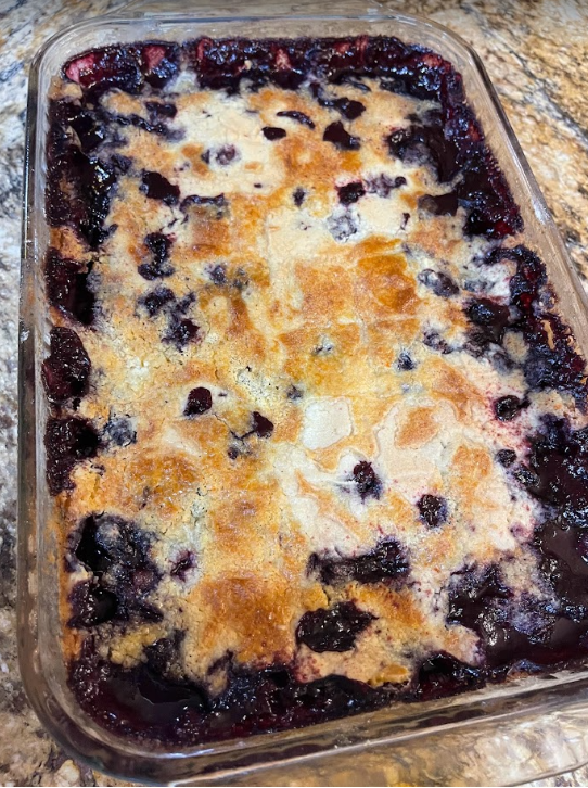 This homemade fruit dump cake hits the spot and all it took was 5 ingredients! Follow my Instagram Reels for the full recipe: instagram.com/erikataylormon…

#HomeCook #BakingAtHome