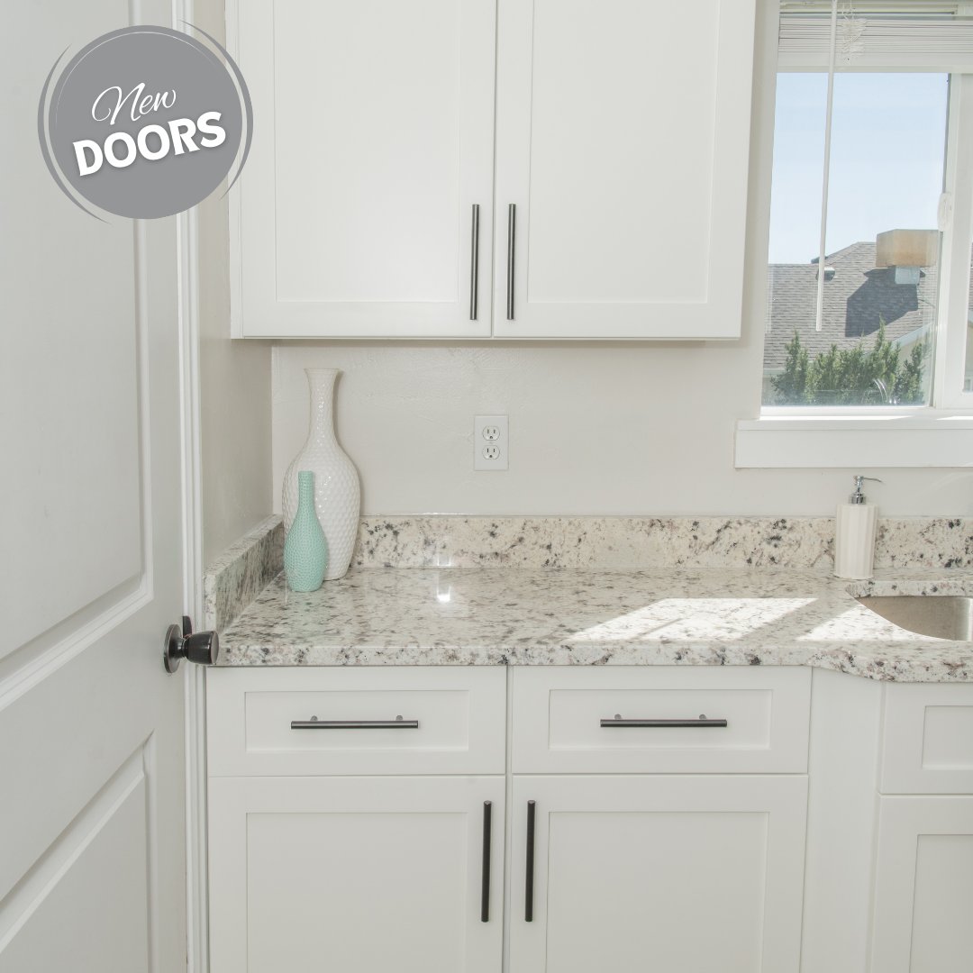 NHanceCorporate's tweet photo. "You have to replace cabinets to update the style"…LIES. Replace your cabinet fronts with our hybrid refacing. Total NEW STYLE accomplished. #beforeandafter #kitchenremodel #refinishing https://t.co/37YtrMvBYi