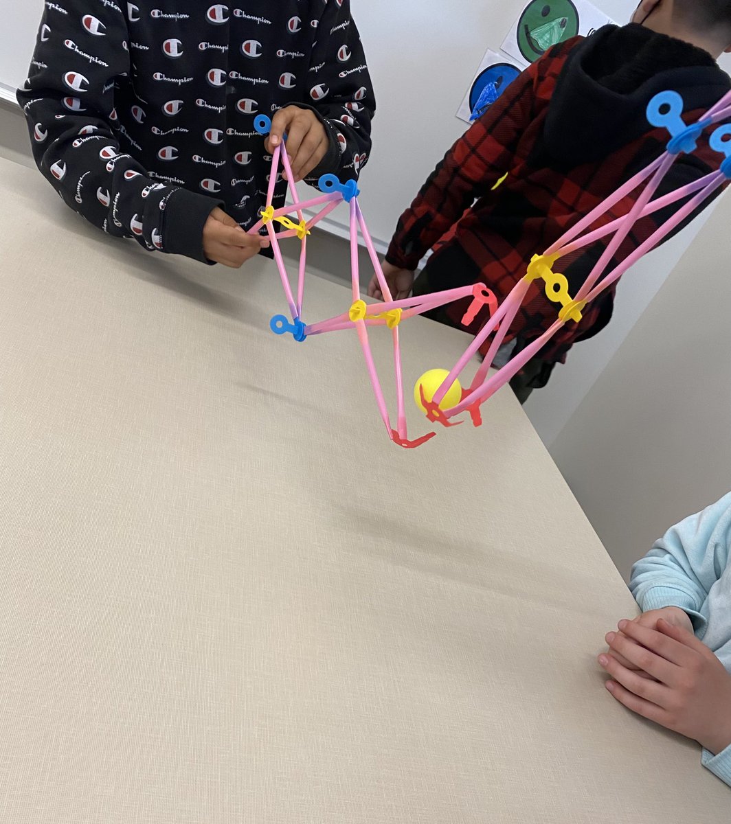 HHSTEM_bvisnov's tweet photo. Scenes from STEM this week! 4th-5th graders learned how to make mechanical arms with @strawbees (thanks @hhefoundation !) https://t.co/yBhNzUec3m