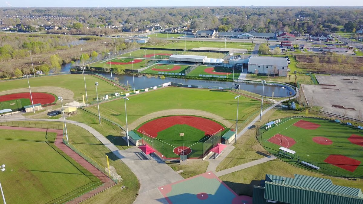 ParkwayBSB's tweet photo. 👏 A huge thank you to Brad Cresse & Traction Sports Performance for providing our Parkway Panthers with field time on their turf fields for pre-game practice! We're ready to crush it in tonight's playoff game! 🐾⚾️ #ParkwayBaseball #TractionSports #PreGamePrep #PlayoffReady
@geauxprepsla @PBR_Louisiana @2DSportsLa @Louisiana5AD1 @LSL_Sportsline @bootbaseball @FletcherShow @JimmyWatson6 @russellhedges @S_BJournal @JohnSartoriTV @TimOwensTV @AAnderson_KTBS