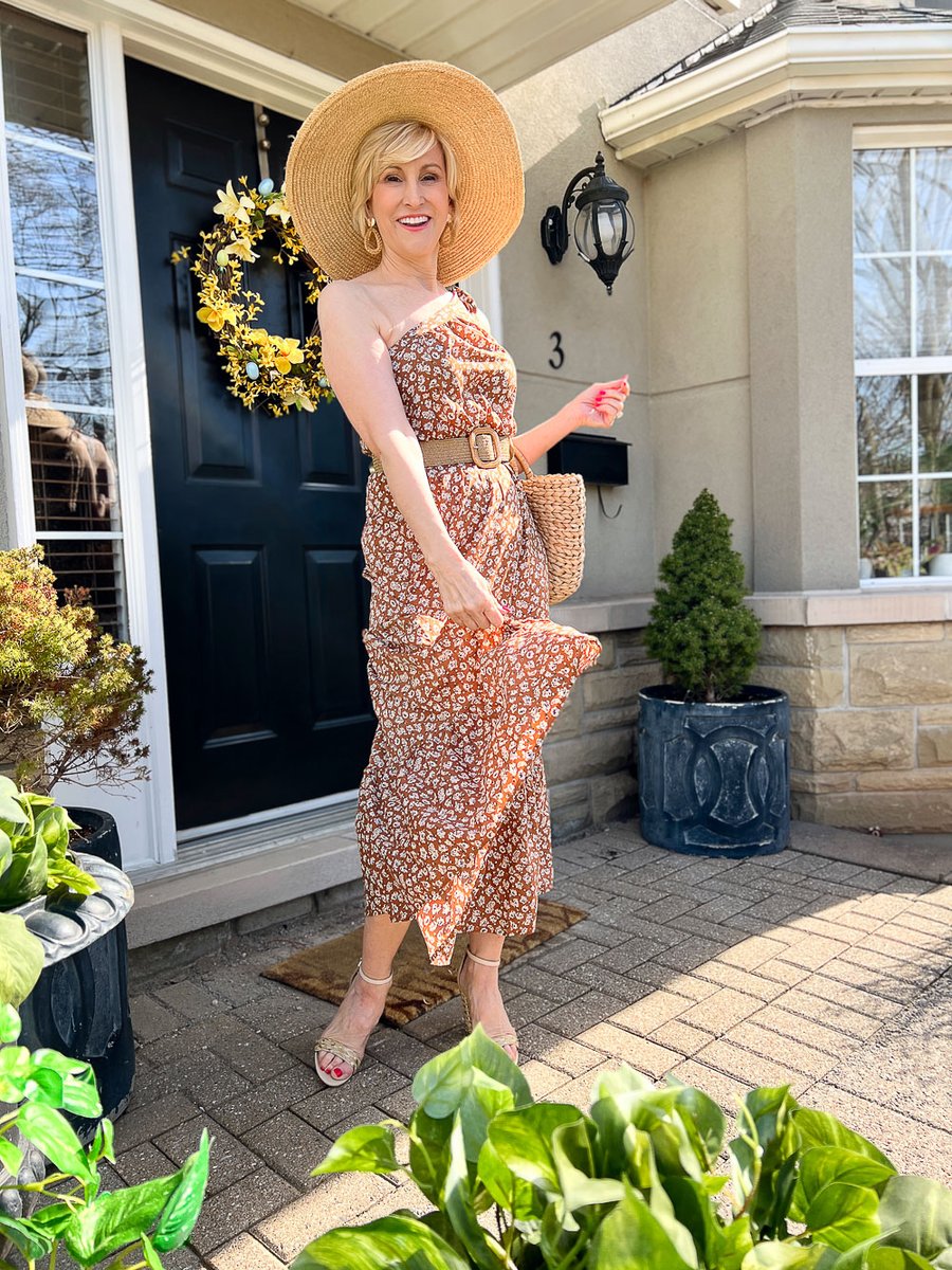 Don't let age define your style! Visit Fabulous After 40 for tips on how to look and feel great at any stage of life. 

Check out our blog now at fabulousafter40.com. 

#AgelessBeauty #FashionInspiration #FabulousAfter40