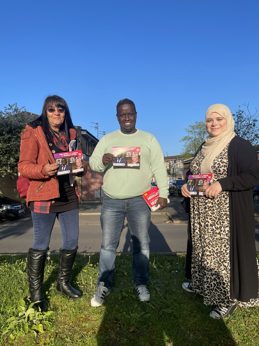 Amna4A's tweet photo. What a gorgeous evening tonight, out speaking to the lovely residents in Grove Village. Lots of neighbours supporting other neighbours and supporting one another, which was great to see in #Ardwick #LocalElections2023 #LabourVote @cllr_hewitson @cabdiqafaar @LabourArdwick https://t.co/HFwX3SdkBC