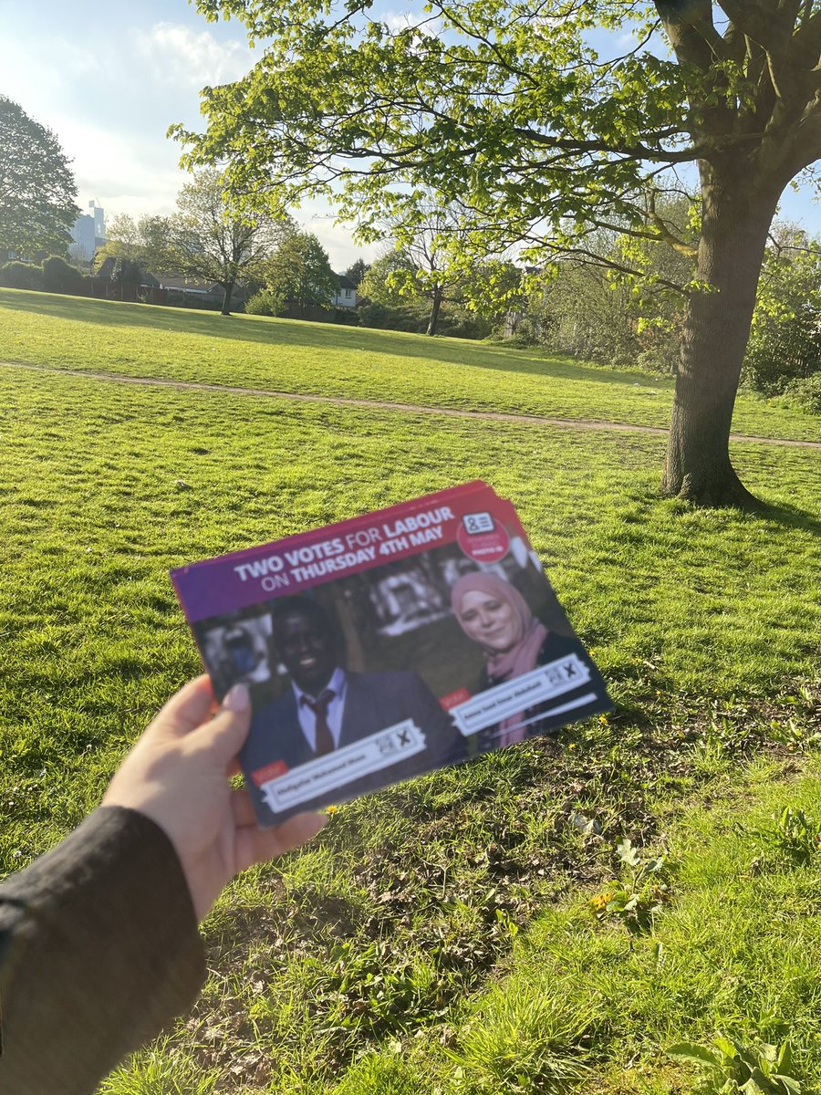 Amna4A's tweet photo. What a gorgeous evening tonight, out speaking to the lovely residents in Grove Village. Lots of neighbours supporting other neighbours and supporting one another, which was great to see in #Ardwick #LocalElections2023 #LabourVote @cllr_hewitson @cabdiqafaar @LabourArdwick https://t.co/HFwX3SdkBC