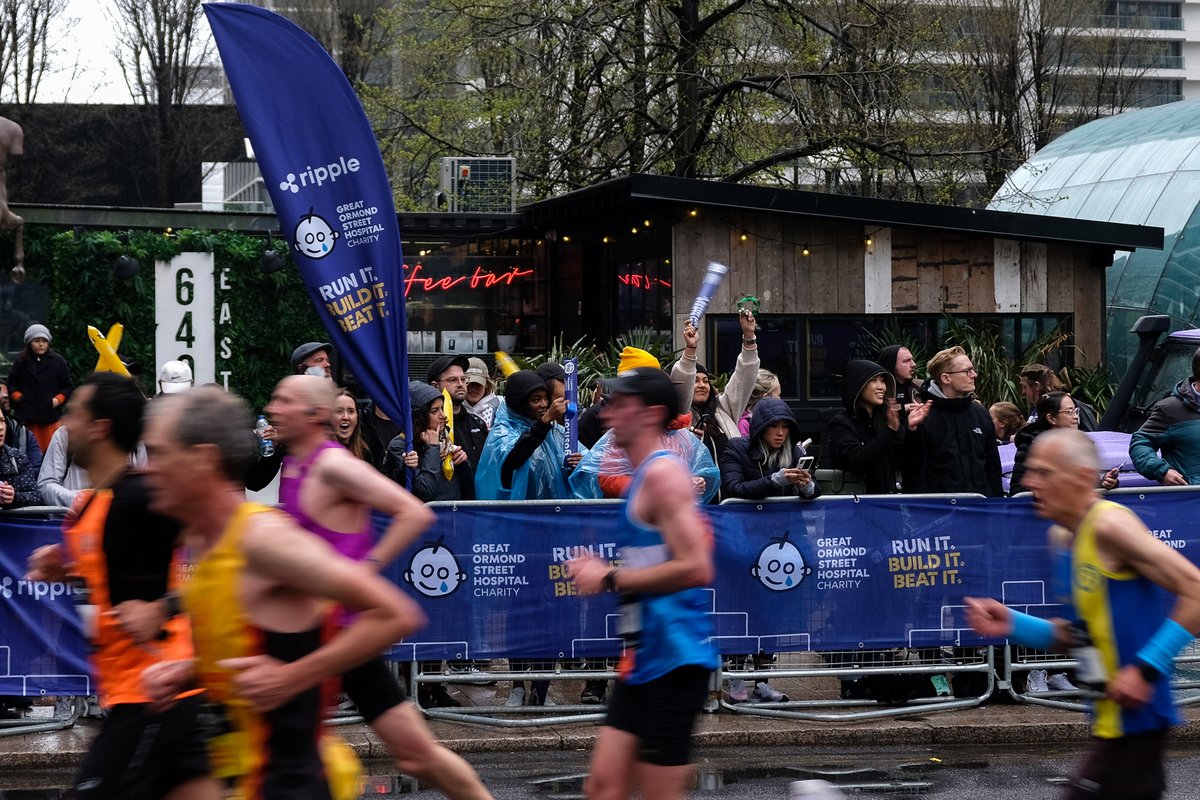 We kicked off our partnership with @GOSHCharity at the 2023 TCS London Marathon!🤝 Together with #TeamGOSH, we raised funds for the world-renowned children's hospital, cheered on runners and more. ⬇️ (1/4)