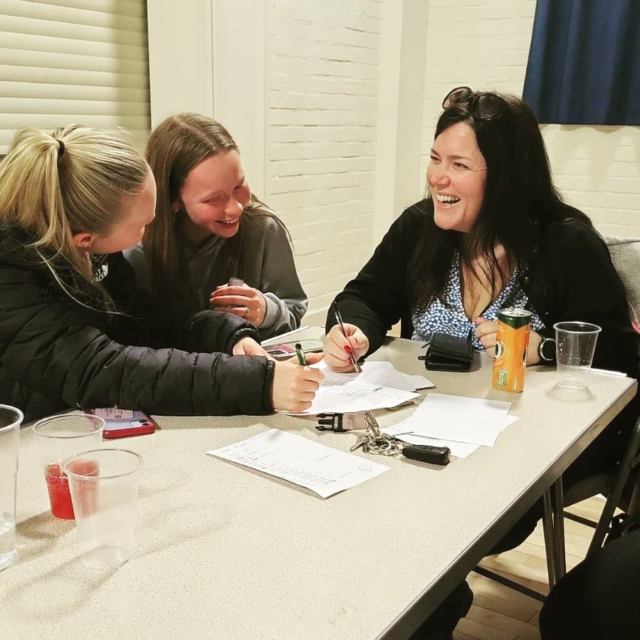 wombatladiescc's tweet photo. Eyes down!! 👀 Wombats quiz night! Absolutely packed room, full of fun and laughter 🏏 Raising funds for the club #wombats #cricket #quiz #concentrationfaces @WombatsCC https://t.co/5nmNGlKh9M