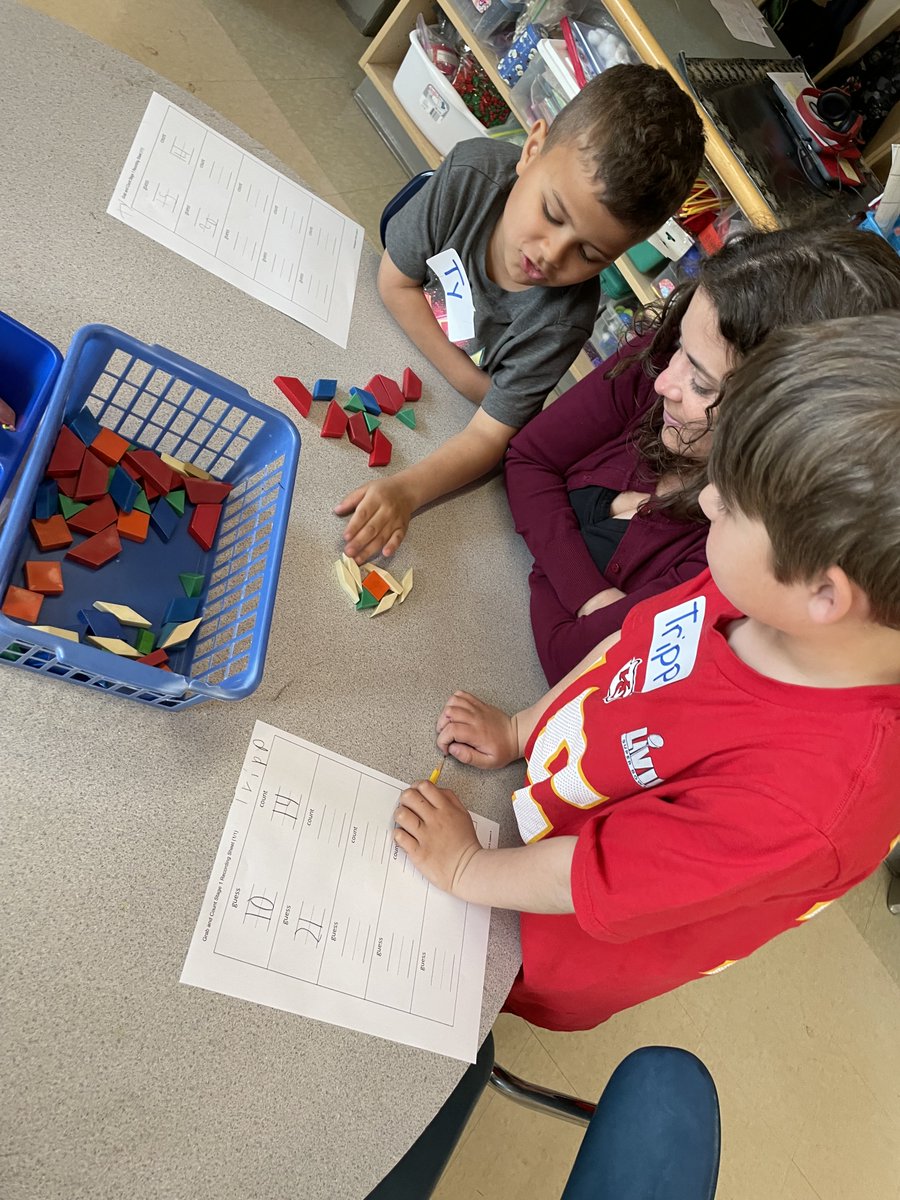 Kindergarten mathematician partners share awesome math talk with ⁦<a href="/IllustrateMath/">Illustrative Mathematics</a>⁩ ⁦<a href="/WoodEndSch/">WoodEndSch</a>⁩ <a href="/mdoconnell16/">Maureen O’Connell☮️</a>⁩ ⁦<a href="/_RPSchools/">Reading Public Schools</a>⁩ #ReadingSTEM