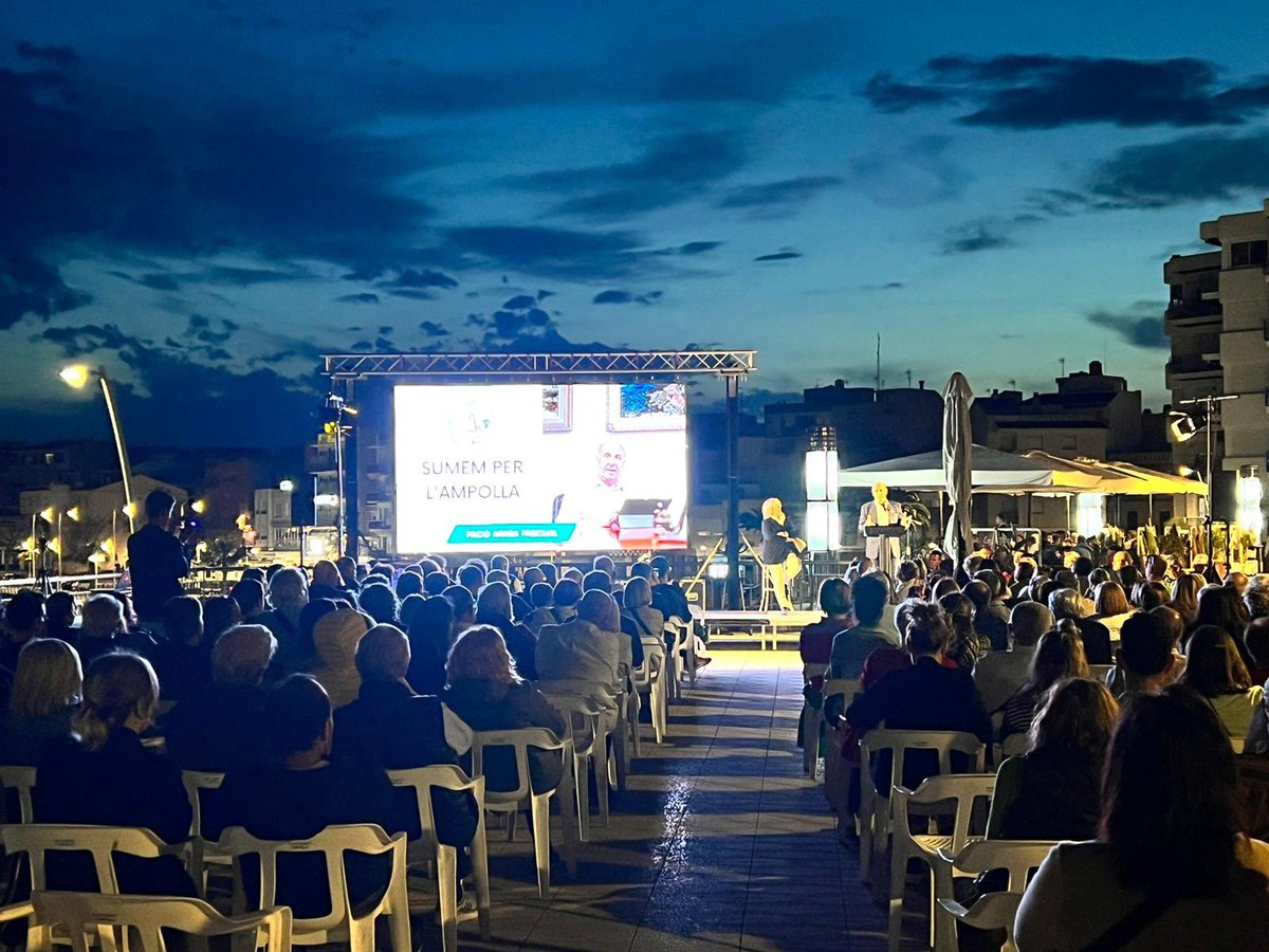 mncsls's tweet photo. Acabar el divendres a l'Ampolla, casa meua estiu rere estiu, amb un equip solvent i proper que diu sí a continuar treballant per la seua gent. Un gran alcalde i una gran llista! Enhorabona, Paco Arasa! Il·lusió per sumar junts! #gentdedebò https://t.co/FEzMCwerzL