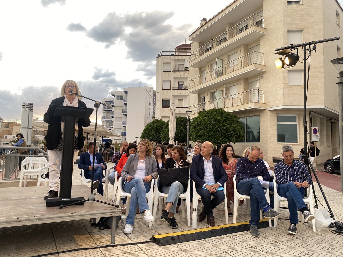 mncsls's tweet photo. Acabar el divendres a l'Ampolla, casa meua estiu rere estiu, amb un equip solvent i proper que diu sí a continuar treballant per la seua gent. Un gran alcalde i una gran llista! Enhorabona, Paco Arasa! Il·lusió per sumar junts! #gentdedebò https://t.co/FEzMCwerzL
