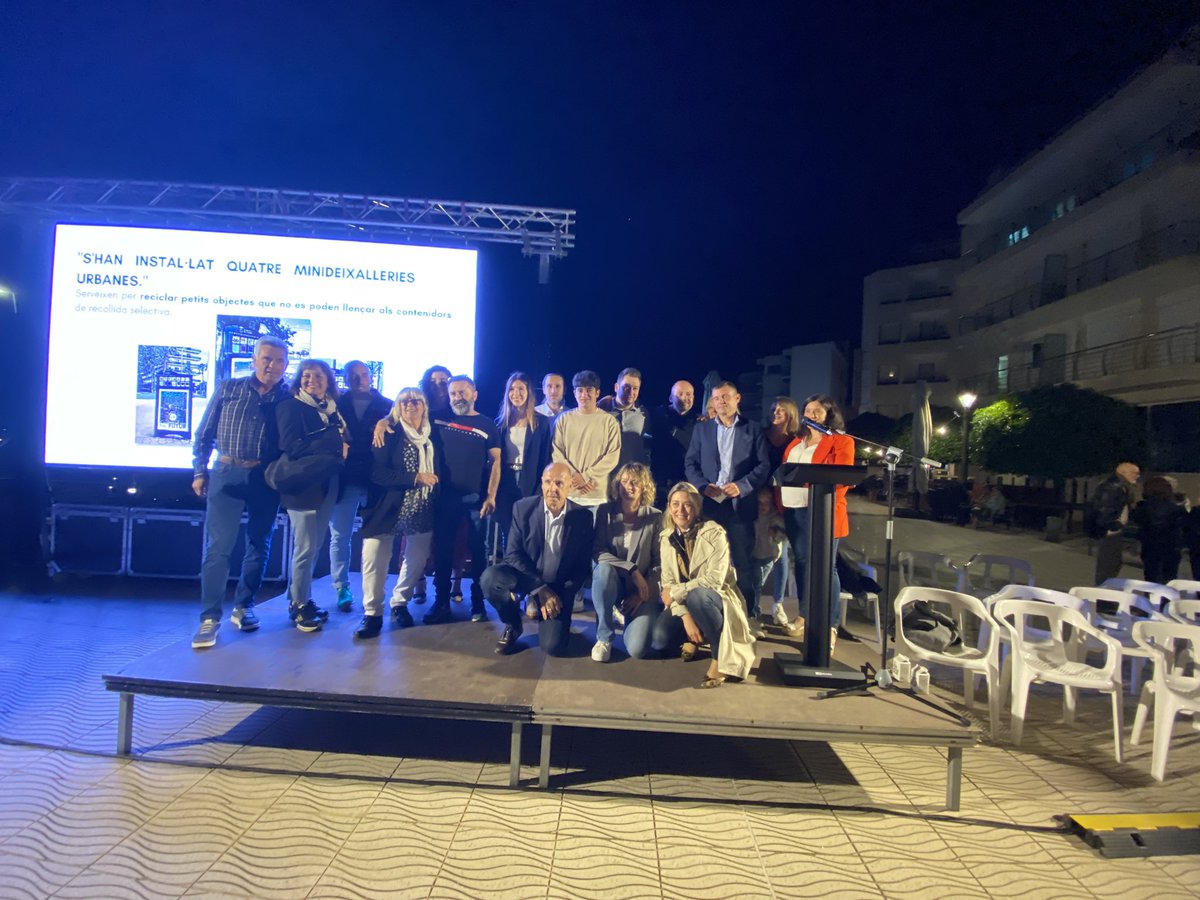 mncsls's tweet photo. Acabar el divendres a l'Ampolla, casa meua estiu rere estiu, amb un equip solvent i proper que diu sí a continuar treballant per la seua gent. Un gran alcalde i una gran llista! Enhorabona, Paco Arasa! Il·lusió per sumar junts! #gentdedebò https://t.co/FEzMCwerzL