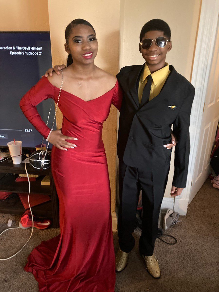 Toledo_PD's tweet photo. Missing Juveniles: Siblings Josiah (age 12), Messiah (age 13), and Shamyra (age 15) Washington are missing from the 1900 block of N. Superior. Anyone with information call or text Crime Stoppers at 419-255-1111. #toledopolice https://t.co/10PHpZPiOj