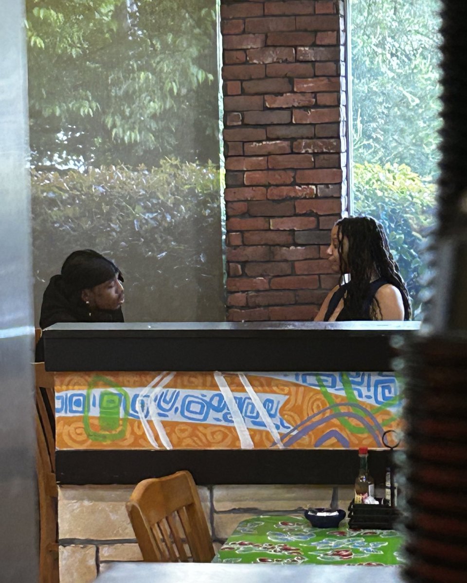 rapalert6's tweet photo. Quavo and Chlöe spotted eating lunch together today. Via @pandarific_ https://t.co/qhQTOawbyC