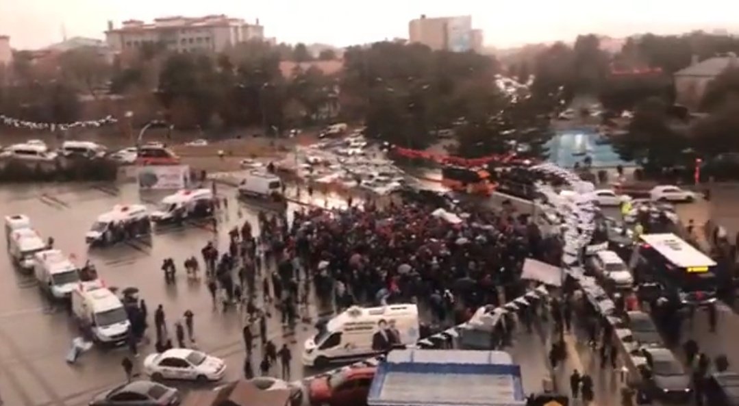 acisbakisi's tweet photo. İyi Parti'nin Erzurum mitinginde hayalet izdihamı yaşandı. https://t.co/pPStIDj55L