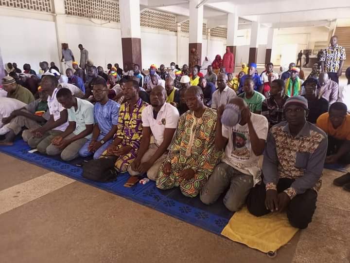 AzizMaigaNMP's tweet photo. Mali 🇲🇱 /@UN_MINUSMA: Grand meeting du mouvement #Yerewolo débout ce 28 avril au palais de la culture, qui demande le départ de la mission onusienne du  🇲🇱 « Après plusieurs années passées au Mali sans résultat positif dans le processus de la paix.» Au même moment à #Tombouctou des organisations de la société civile prévoient un meeting demain 29 avril à la place #Sankoré pour soutenir la présence de la mission au Mali. A #Gao des organisations de la société civile convoquent aussi la presse demain à une conférence de presse pour le maintien de la force onusienne au Mali. À suivre. @AzizMaigaNMP