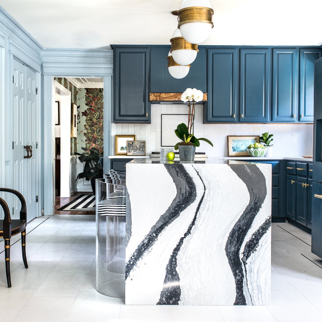 NHanceCorporate's tweet photo. Dramatic transformations are possible without dramatic budgets. So, you go get that waterfall island or glam backsplash. #refinishing #homeimprovement #beforeandafter #cabinetmakeover #kitchenremodel https://t.co/5awDc0Ujjf