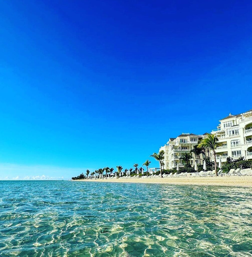 Walk out of your room and right out onto the beach and into the warm shallow waters of Long Bay. 

#fanfotofriday by @chase.johnson 

#longbaybliss #turksandcaicos #caribbeantravel #beachresort #beachtravel instagr.am/p/Crl3hnEuYfj/
