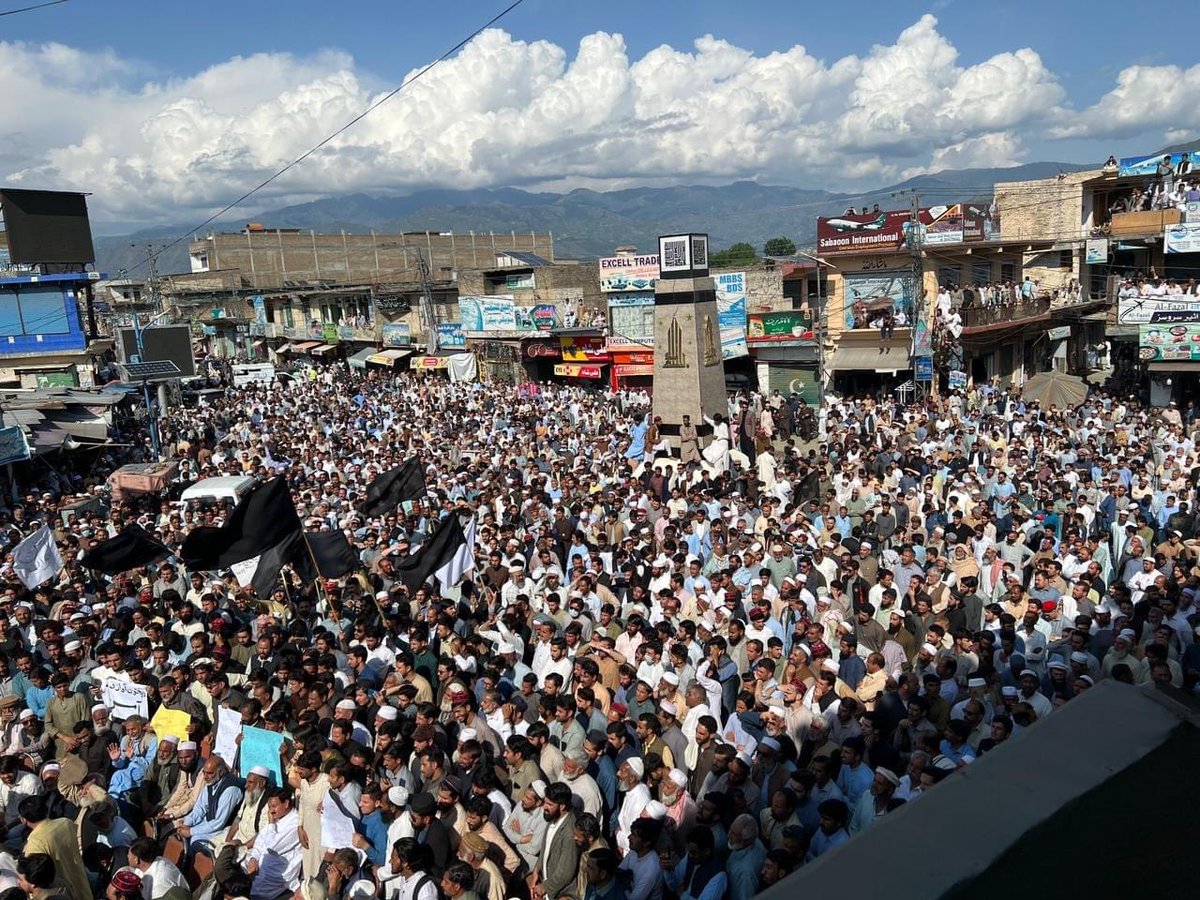 YousfzaiZarghon's tweet photo. Congratulations to the brave and conscious People of Swat ,i know you will never let this fascist state to imposed terrorism once again on our mother land.
#SwatProtest
@JrQamy https://t.co/gVVs1ueof1