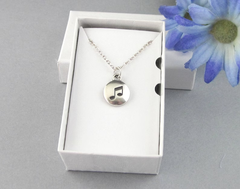 PamelaBaker67's tweet photo. https://t.co/WrKGAmFVrp @SingingBeader #SterlingSilverSixteenthMusicNotePendant #SterlingSilverChain #BMECouontdown https://t.co/3BKbbDwaDT