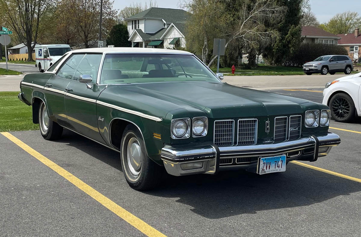 Car_Guy_Tom's tweet image. And, here it is, my #CarSpotter find of the week: #Oldsmobile #Delta88 #Sedan #FullSize