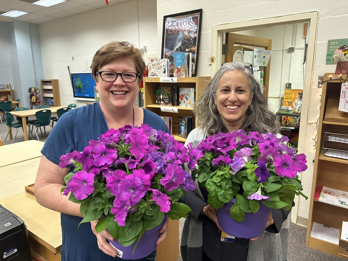 JamestownAPS's tweet image. Happy Library Week to our amazing and wonderful librarians! They check out books, plan engaging library lessons & are filled with knowledge of authors, illustrators, series books, award-winners, and classic faves.📚❤️💥
THANK YOU! #LibraryWeek @APSLibrarians @JamestownReads