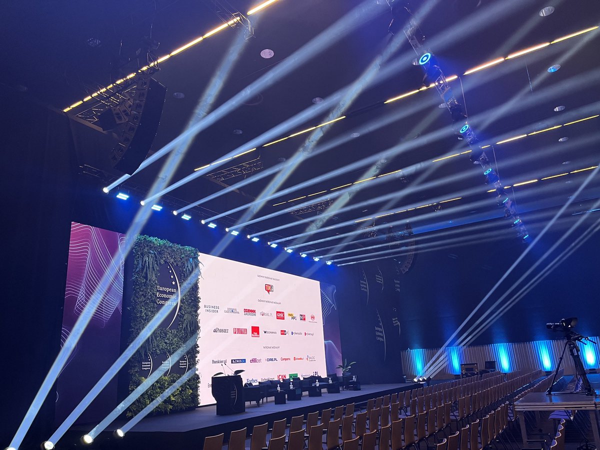 EPIC_VR_'s tweet photo. Adrian Łapczyński - CEO of EPIC VR - speaker of the Metaverse panel at @EECKatowice! 🌏
Short report from the event below!
#eec #EEC2023 #eeckatowice #vr #technologiavr #vrtechnology #epicvr #metaverse #metaversecompany #europeaneconomiccongress https://t.co/cSlwqsR9zV