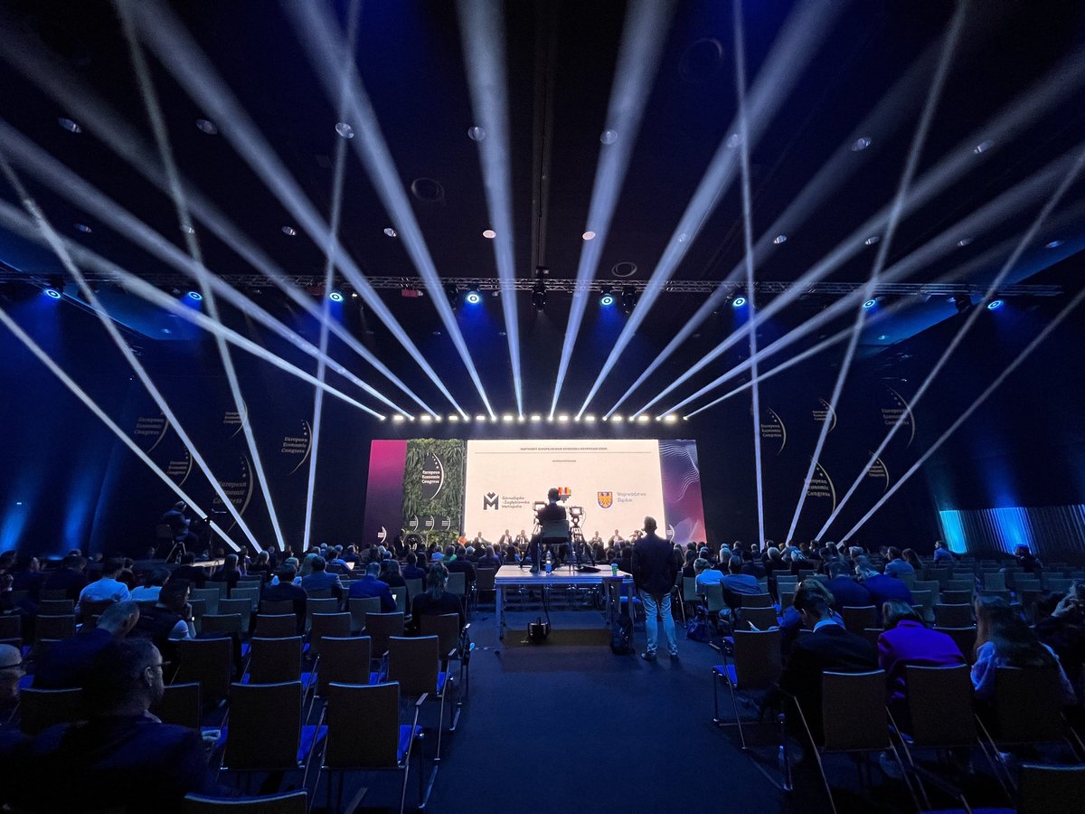 EPIC_VR_'s tweet photo. Adrian Łapczyński - CEO of EPIC VR - speaker of the Metaverse panel at @EECKatowice! 🌏
Short report from the event below!
#eec #EEC2023 #eeckatowice #vr #technologiavr #vrtechnology #epicvr #metaverse #metaversecompany #europeaneconomiccongress https://t.co/cSlwqsR9zV