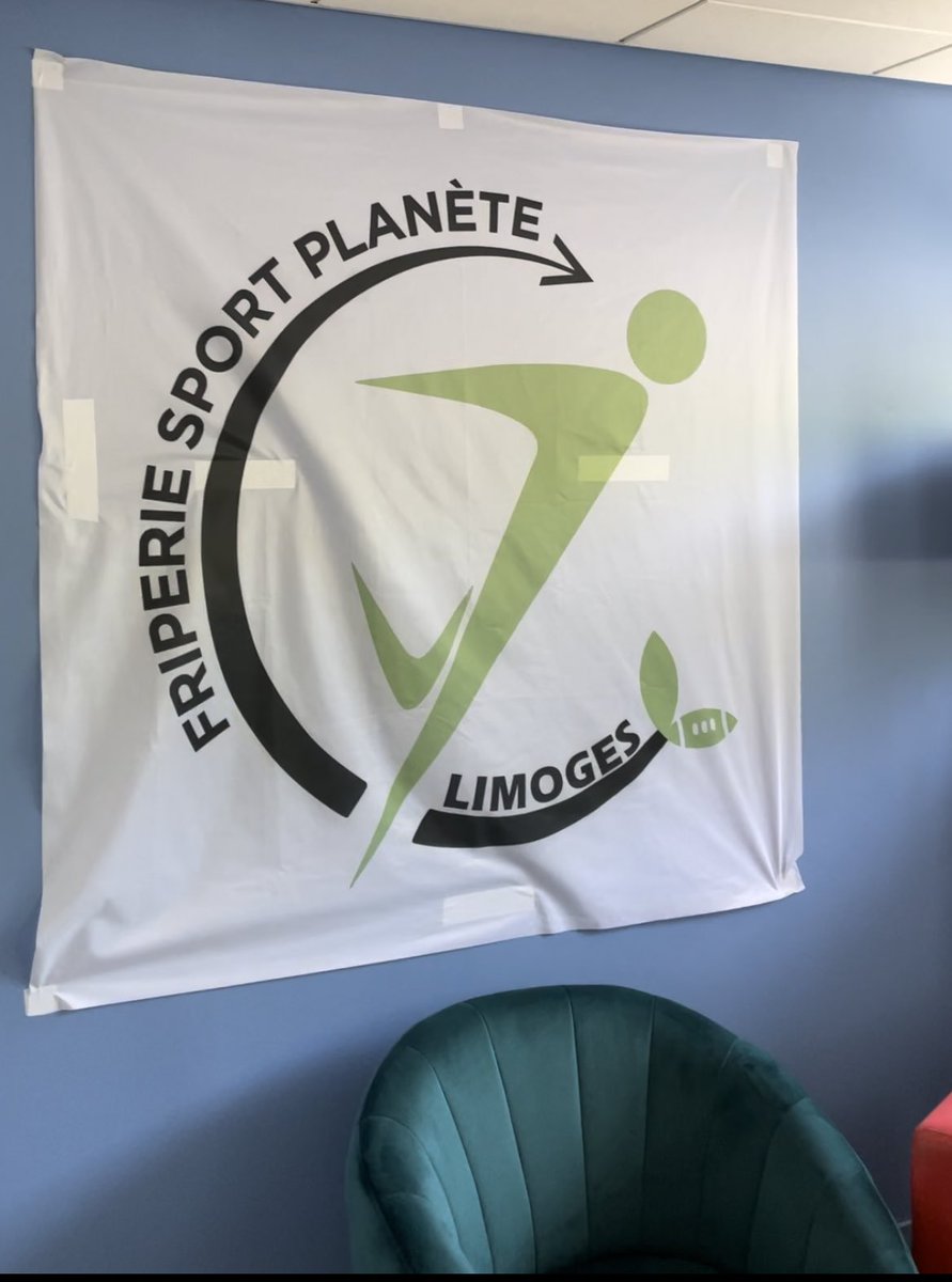 LimouziStaps's tweet photo. Inauguration de la Friperie Sport Planète ✅✂️

Merci à tous nos partenaires qui collaborent avec nous sur ce beau projet, qui permet de favoriser le sport et de lutter contre la précarité chez les étudiants 🐮💚 https://t.co/SzIztVeaGi
