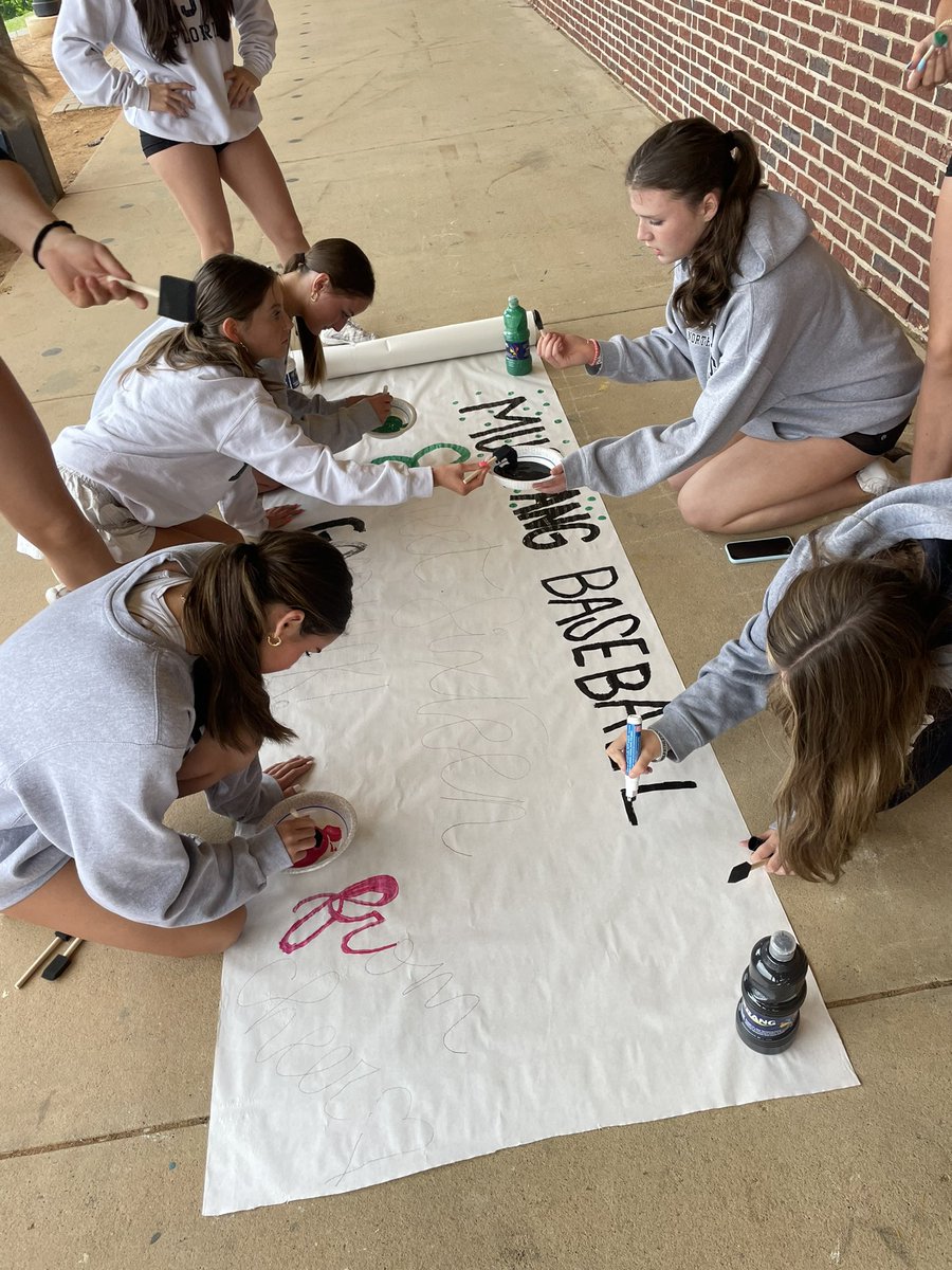 KMHS FB/Comp Cheer tweet media