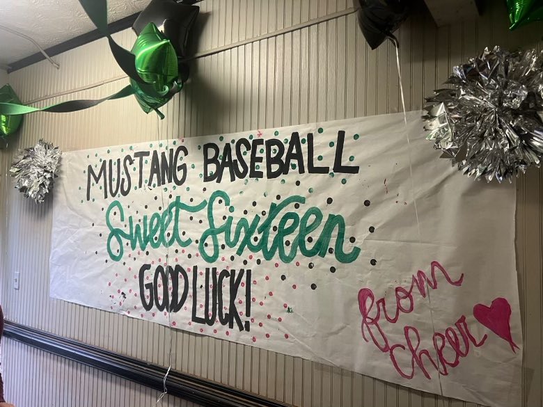 KMHS FB/Comp Cheer tweet media