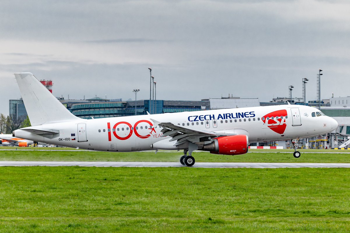 georgibidenko's tweet photo. ČSA zdvojnásobila flotilu! S letadlem po filipínské Cebu Pacific už má zase 2 letadla v provozu (po loňském vyřazení A319 OK-REQ). První cesta vedla z @PragueAirport do Paříže. @CzechAirlines #flyok https://t.co/qUsajuSL2N