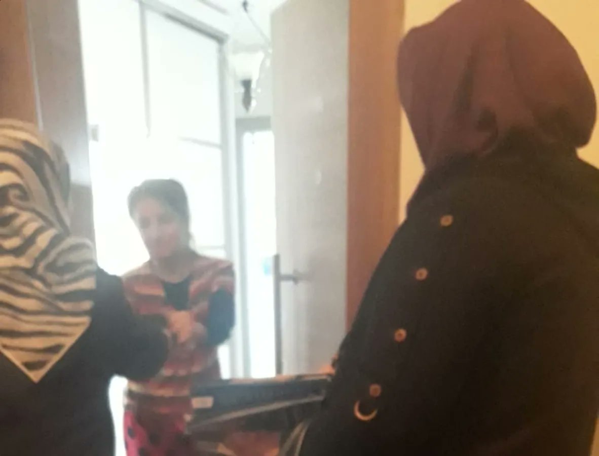 AK Kadın Polatlı (@polatliakkadin) on Twitter photo Kadın Kolları yönetim olarak Şehitlik mahallemizde çat kapı ziyaretlerimizde bulunduk Cumhurbaşkanımız selamlarını tek tek vatandaşlarımıza ileterek hal hatır sormaya devam ediyoruz
<a href="/aysekesir/">Ayşe Keşir 🇹🇷🇹🇷🇹🇷</a> <a href="/hatice_cakmak_/">Hatice Çakmak 🇹🇷</a>
#PolatlıHazır #AkAnkaraKadınlarıSahadayız #TürkiyeYüzyılı Kadın Kolları yönetim olarak Şehitlik mahallemizde çat kapı ziyaretlerimizde bulunduk Cumhurbaşkanımız selamlarını tek tek vatandaşlarımıza ileterek hal hatır sormaya devam ediyoruz
<a href="/aysekesir/">Ayşe Keşir 🇹🇷🇹🇷🇹🇷</a> <a href="/hatice_cakmak_/">Hatice Çakmak 🇹🇷</a>
#PolatlıHazır #AkAnkaraKadınlarıSahadayız #TürkiyeYüzyılı