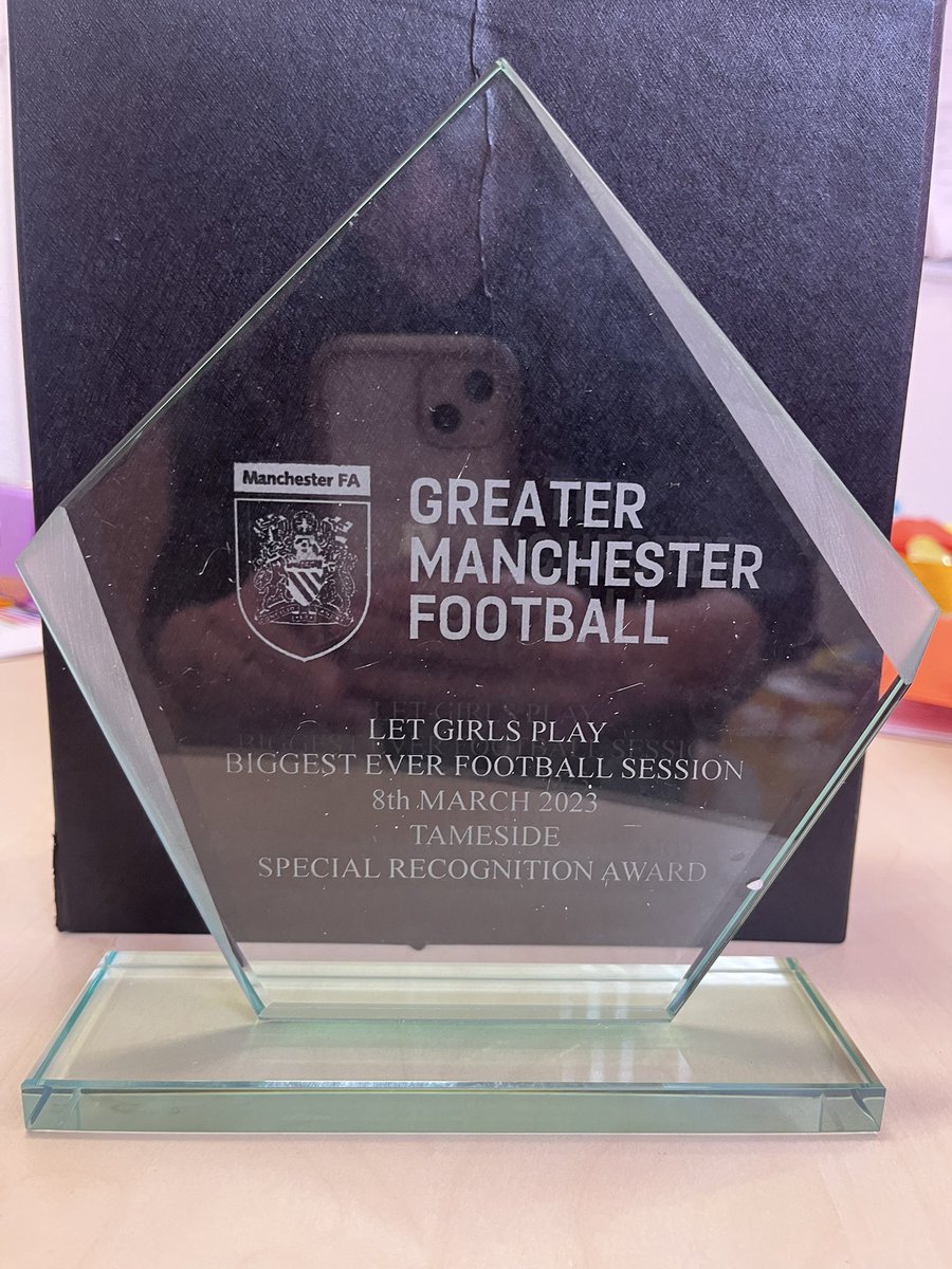 ArliesSport's tweet image. During our visit with @jreynoldsMP we had such a lovely surprise! We are so proud of the girls, we wouldn’t have been able to run the #letgirlsplay day without them. A wonderful achievement for @arliestameside #inspiring
