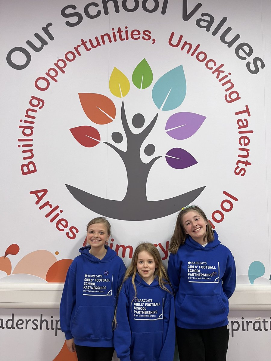 ArliesSport's tweet image. During our visit with @jreynoldsMP we had such a lovely surprise! We are so proud of the girls, we wouldn’t have been able to run the #letgirlsplay day without them. A wonderful achievement for @arliestameside #inspiring