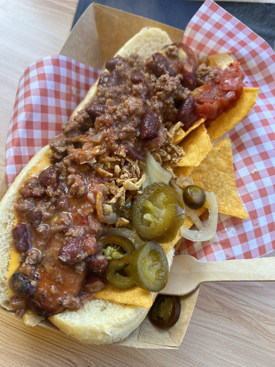 #BankHolidayWeekend <a href="/_makersmarket/">Makers Market</a> <a href="/The_Lowry/">Lowry</a> <a href="/MediaCityUK/">MediaCityUK</a> <a href="/QuaysideMCUK/">Quayside MediaCityUK</a> <a href="/ILoveMCR/">I Love Manchester</a>  #saturdayandsunday  #westdidsbury #sunday #thefinesthotdogsontheplanet #thebestchillibeefandveggienachosonearth #meltedcheeseeverywhere