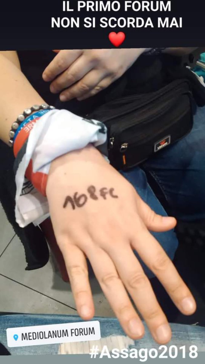 Manu_Cadeddu's tweet photo. Le emozioni di quella serata sono tutte impresse indelebilmente nella mente e nel cuore! ❤️✨️
Il primo Forum non si scorda mai, ma sono già pronta a vivere il prossimo.. 🎶 ❤️✨️

#forum2018  #indimenticabile 
#ilprimoforumnonsiscordamai 
#noncenientechetiassomigli https://t.co/biMGBR0UjE