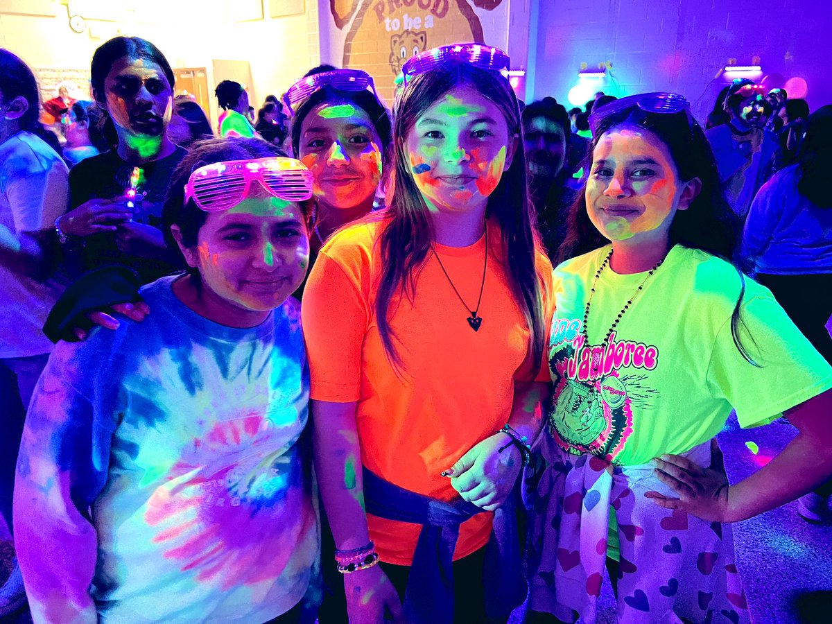 brijslater's tweet photo. We finished our SOL Spirit Week in Style!!!! No better way to celebrate all our students hard work throughout the school year!! We got to have some fun before we crush our SOL’s!!! The Tigers are ready to ROAR!! #DCEStigers https://t.co/IJDfb6yYa0