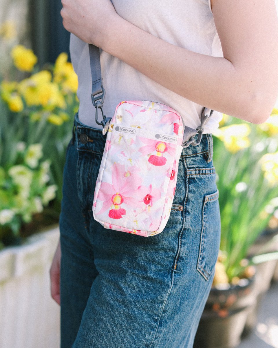 Who says you can't bring the garden with you? Our New York Botanical Garden collection lets you wear the flowers, not just stop and smell them.