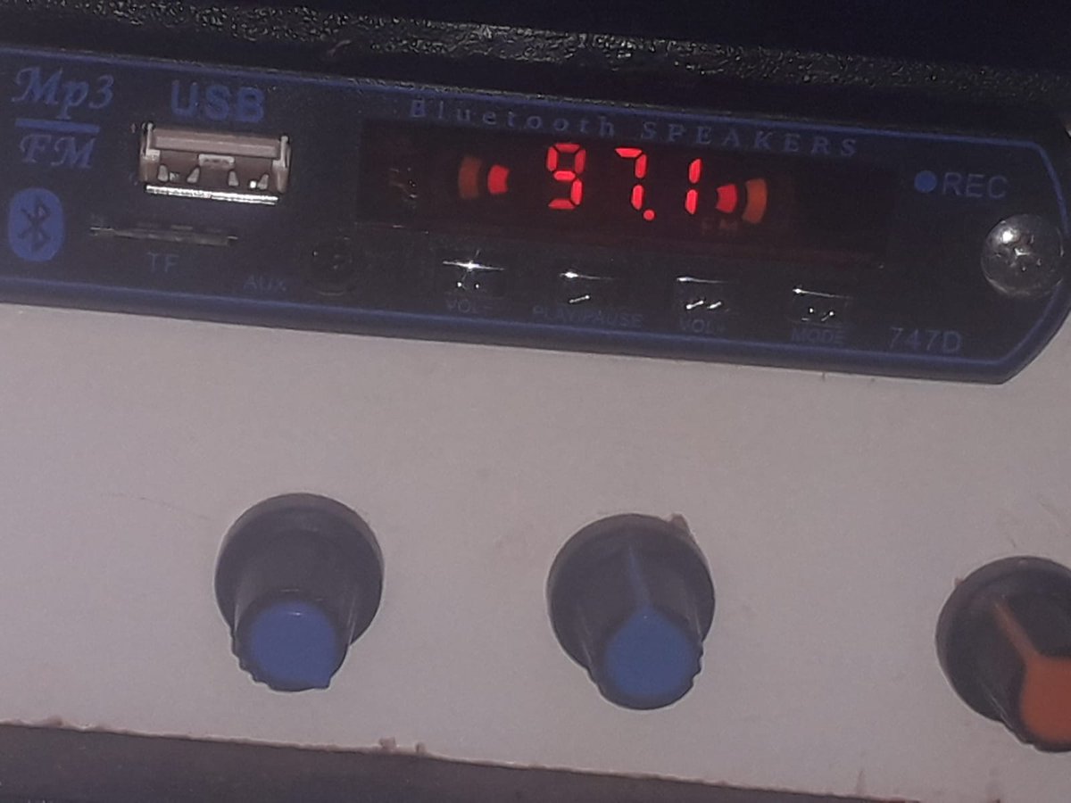 KlinsmannO72497's tweet photo. @BabaDedeReggae @NRGRadioKenya Inanibambia uku Witeithie #TeargasOnNRG #NRGTurns5 #BabaDedeReggaeTakingover #BabaDedeAt9 https://t.co/Hx1BO8qIur
