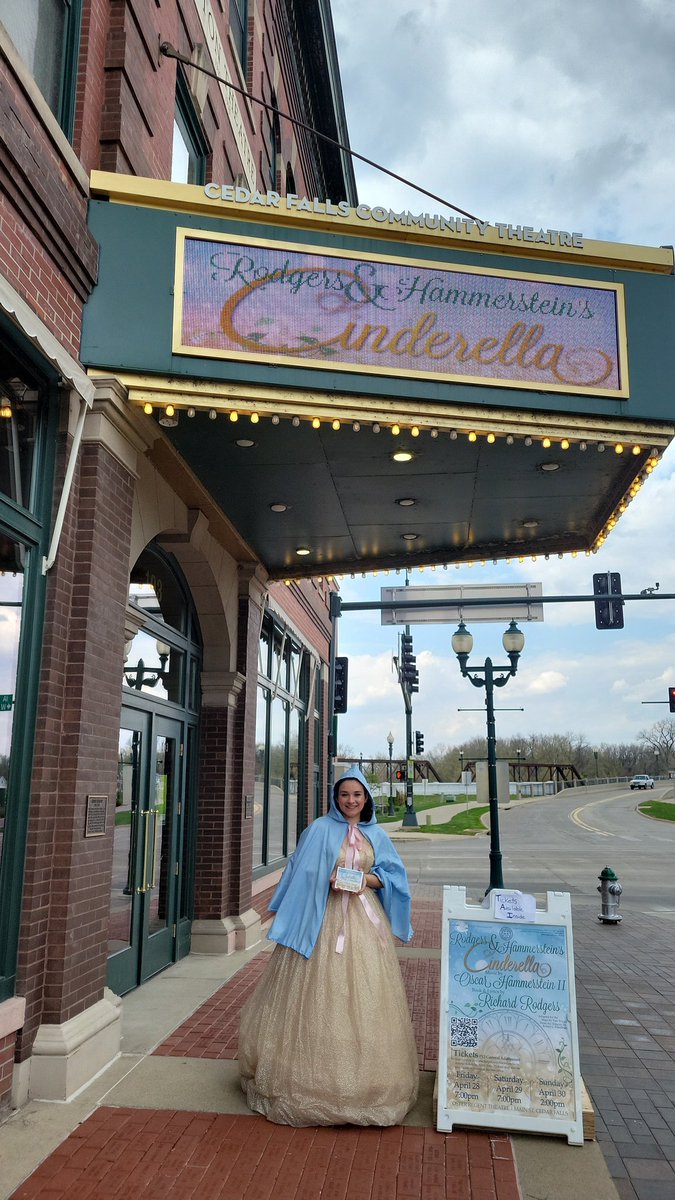 TheatreColumbus's tweet photo. Opening night! Tickets still available. https://t.co/A9l5nDZm91