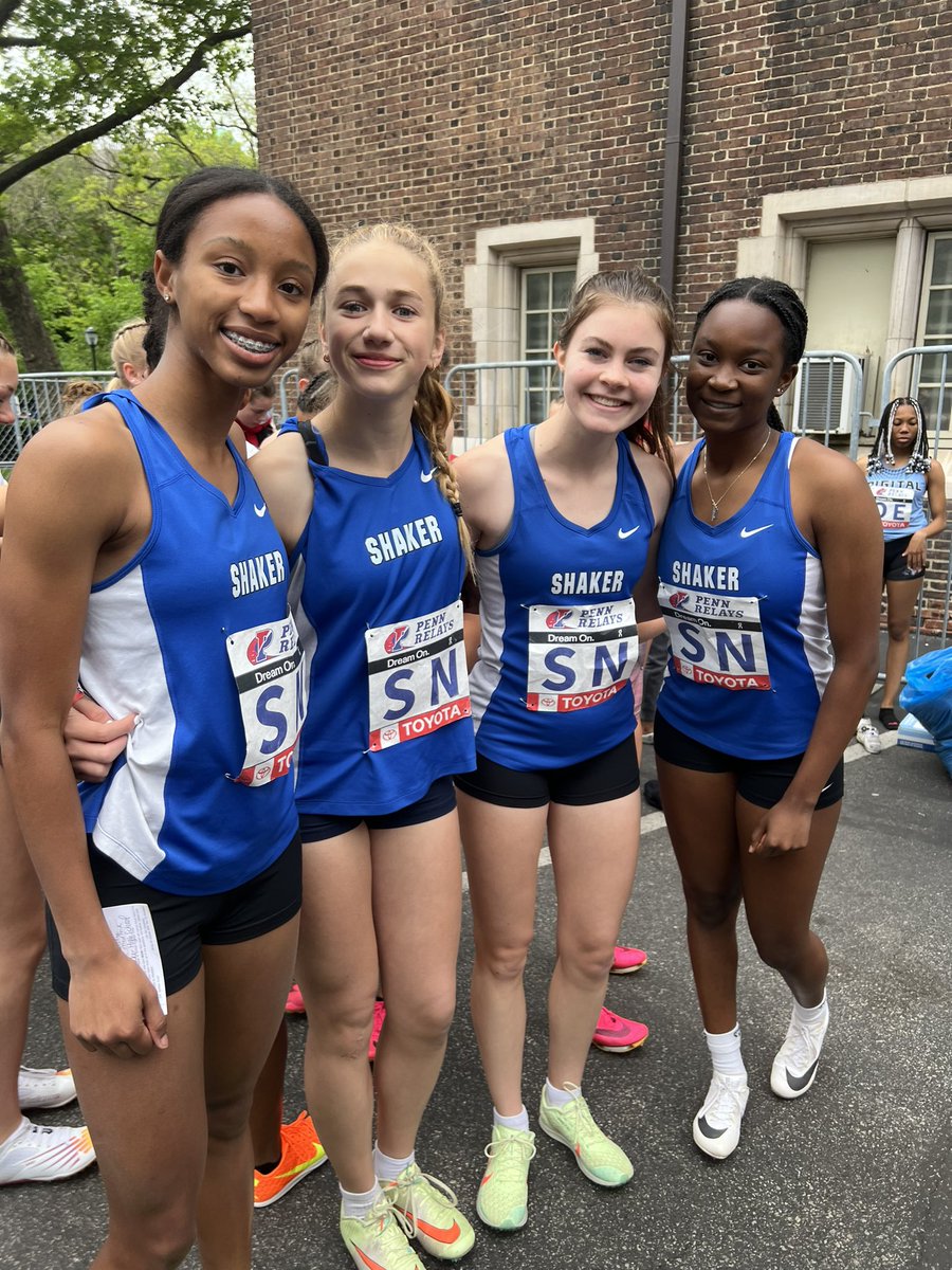 4x100 girls representing 🎉