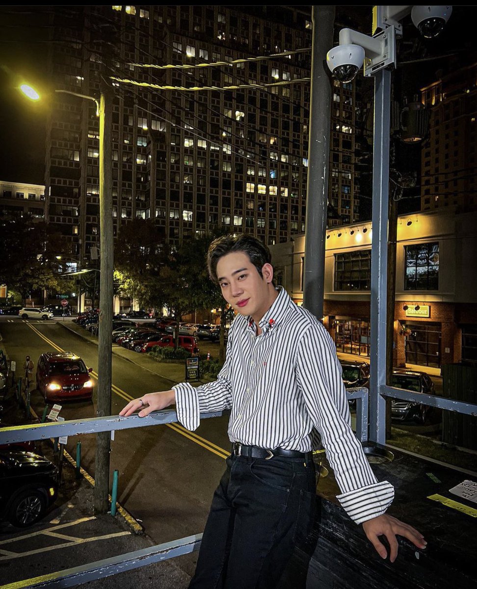 TheroseFansMex's tweet photo. Actualización de Dojoon en IG ❤️🌹 es guapísimo este hombre https://t.co/j5qNG9yRRA