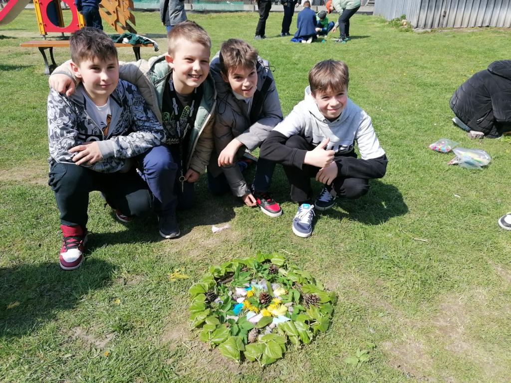 erasmuschools's tweet photo. Working in the nature with Scottish teachers https://t.co/uhAVXZ1NFL